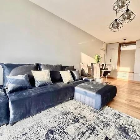 Апартаменты Elegant Retreat - Private Terrace And Parking