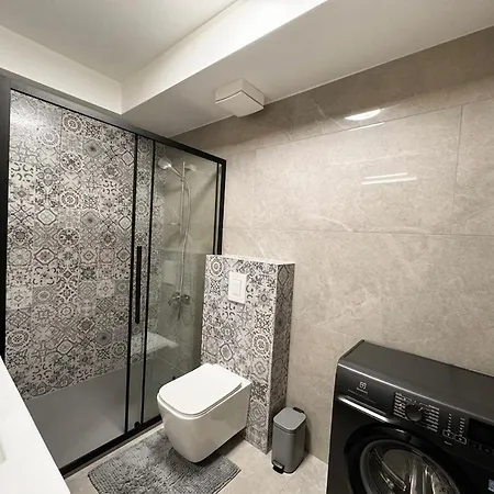 Elegant Retreat - Private Terrace And Parking